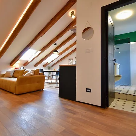 Brand New Centre 2 *