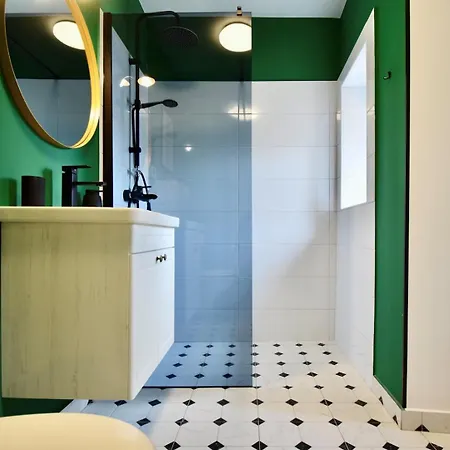 Brand New Centre 2 Apartment *