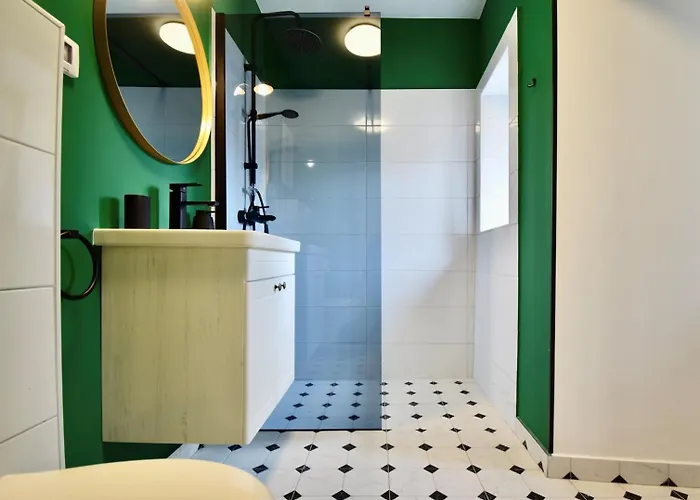 Brand New Centre 2 Apartment *