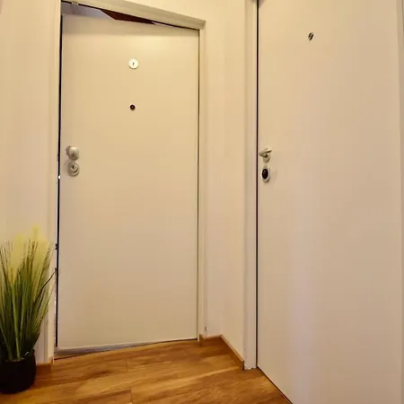 Brand New Centre 2 Apartment