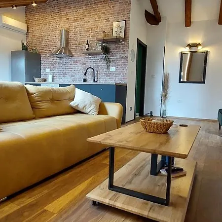 Brand New Centre 2 *