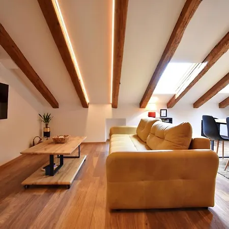 Apartment Brand New Centre 2 *