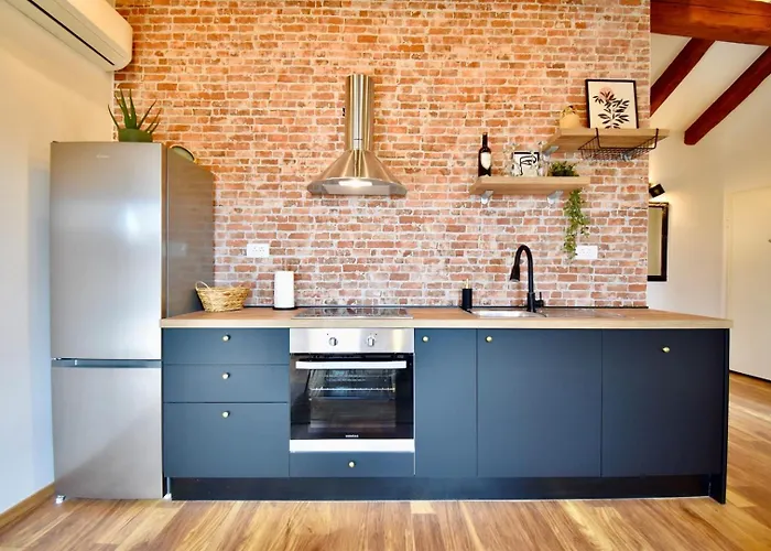 Brand New Centre 2 *