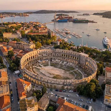 Brand New Centre 2 * Pula