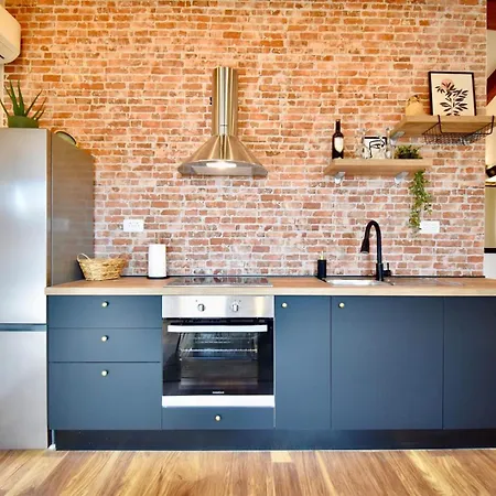 Brand New Centre 2 *